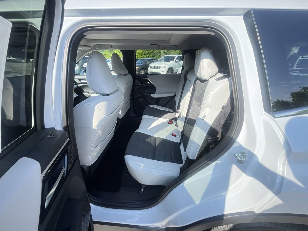 New 2025 Mitsubishi Outlander SE image 23