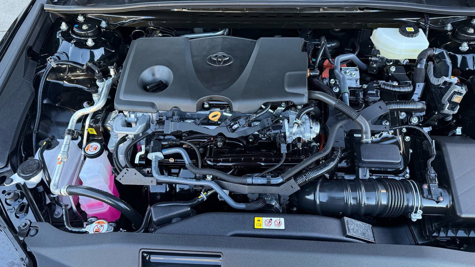 Used 2025 Toyota Camry SE image 16