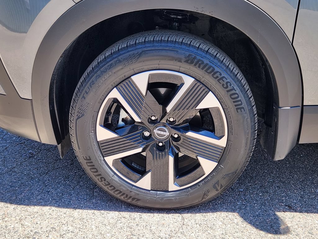 Certified 2025 Nissan Kicks SV AWD/4WD image 9