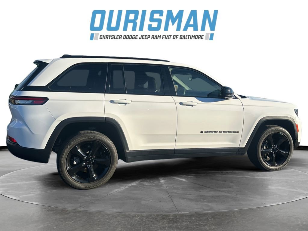 Used 2023 Jeep Grand Cherokee Altitude image 7