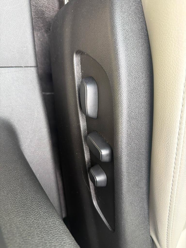 Used 2019 Cadillac XT4 Luxury w/ Cold Weather Package FWD image 29