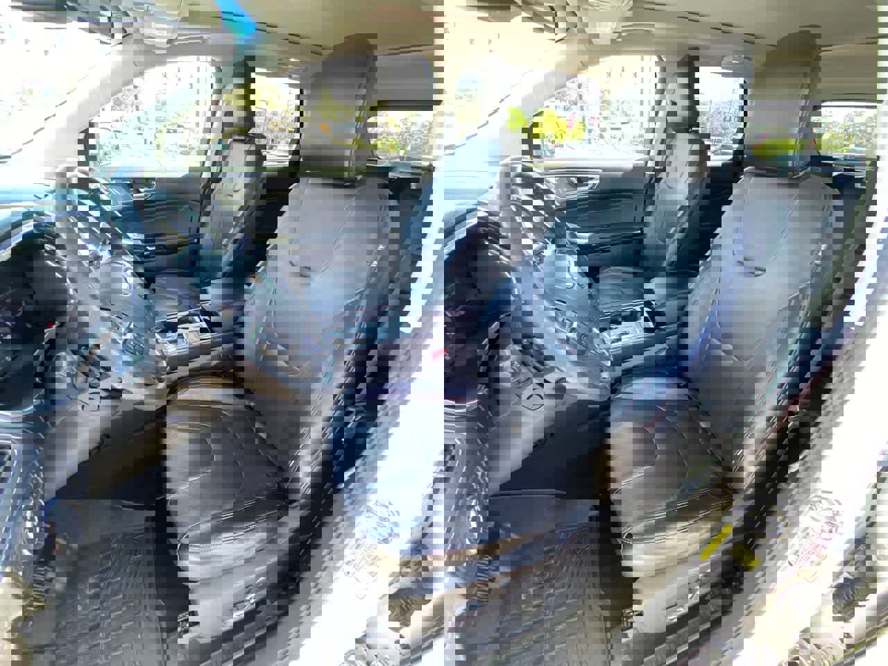 Used 2019 Ford Edge Titanium w/ Equipment Group 301A AWD/4WD image 11