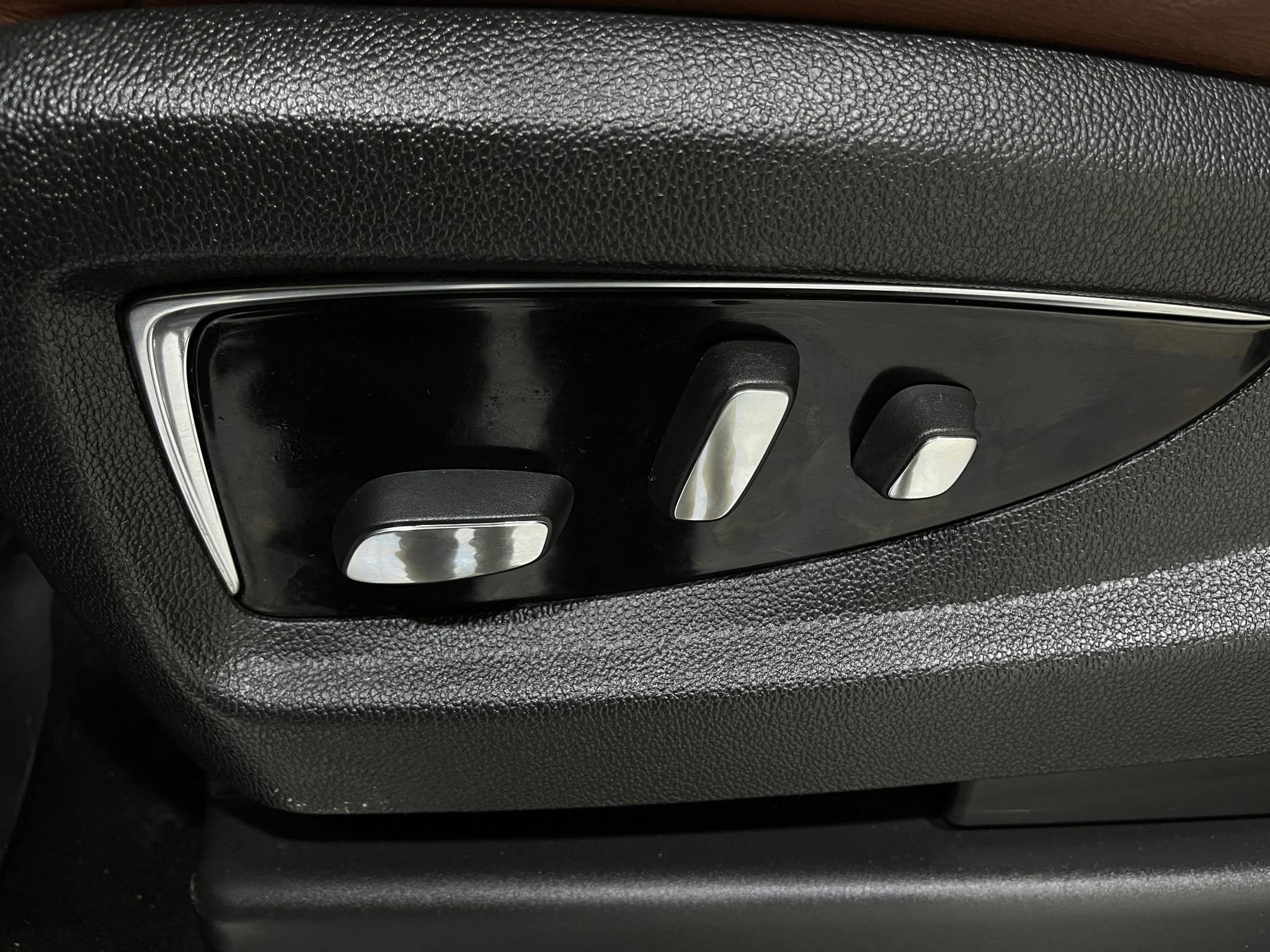 Used 2016 Cadillac Escalade ESV Luxury image 17