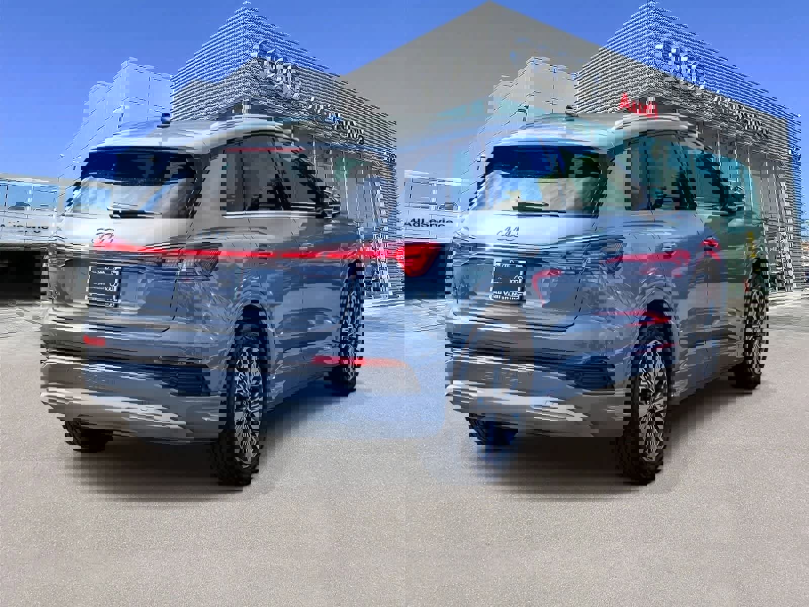 Used 2023 Audi Q4 e-tron Premium w/ Convenience Package image 4