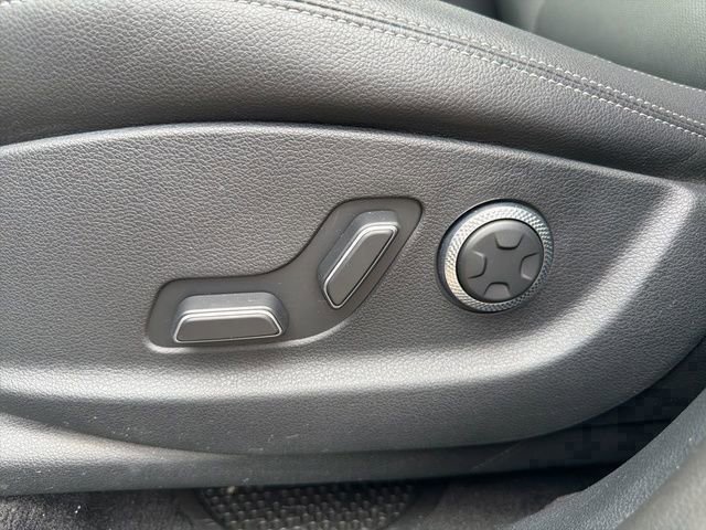 Used 2024 Genesis GV70 2.5T w/ Select Package image 18