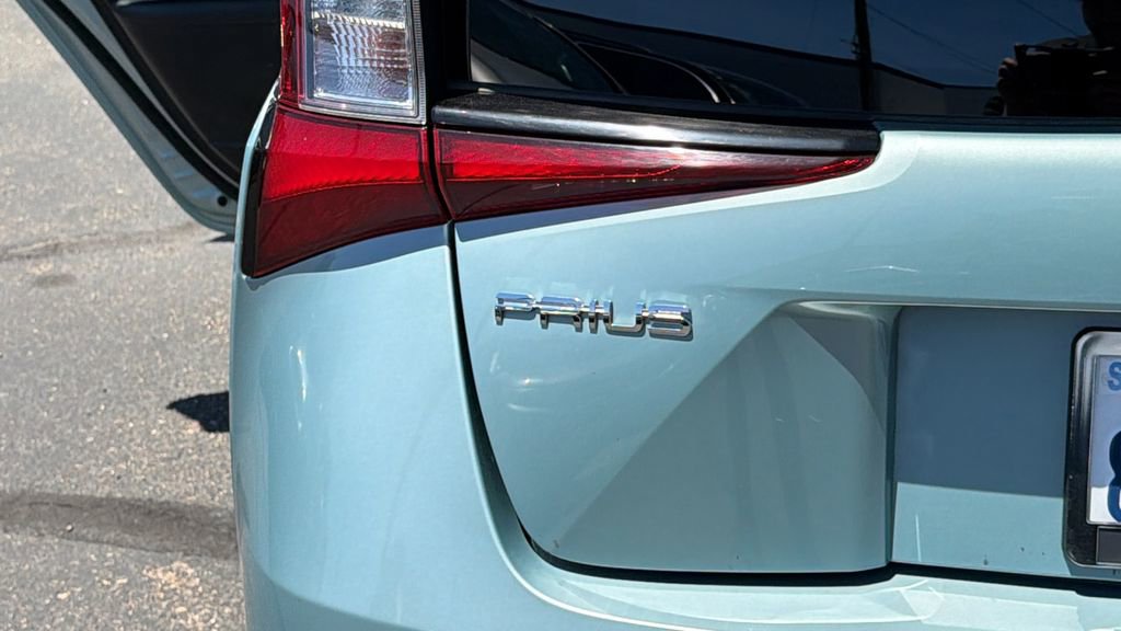 Used 2022 Toyota Prius LE FWD image 12