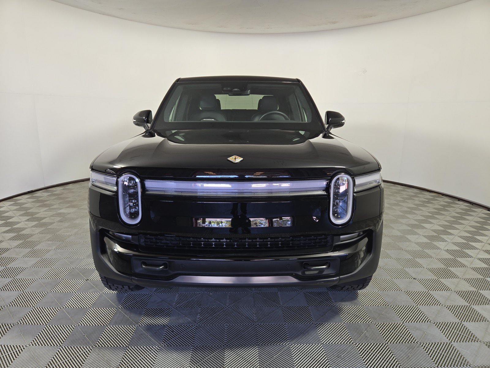 Used 2025 Rivian R1T Adventure AWD/4WD image 8