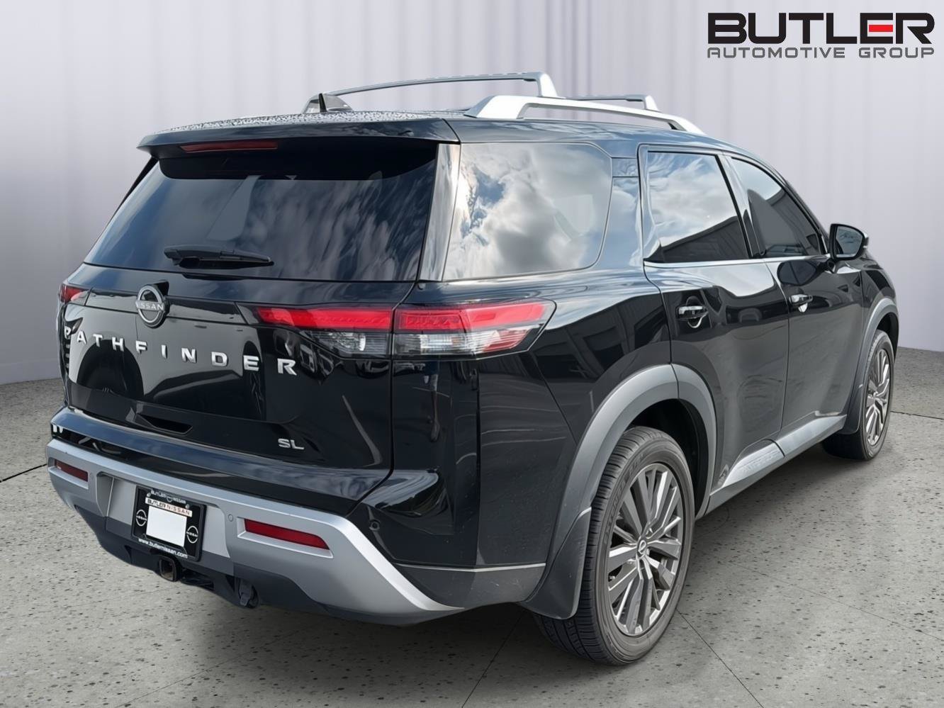 Used 2024 Nissan Pathfinder SL w/ SL Premium Package FWD image 9
