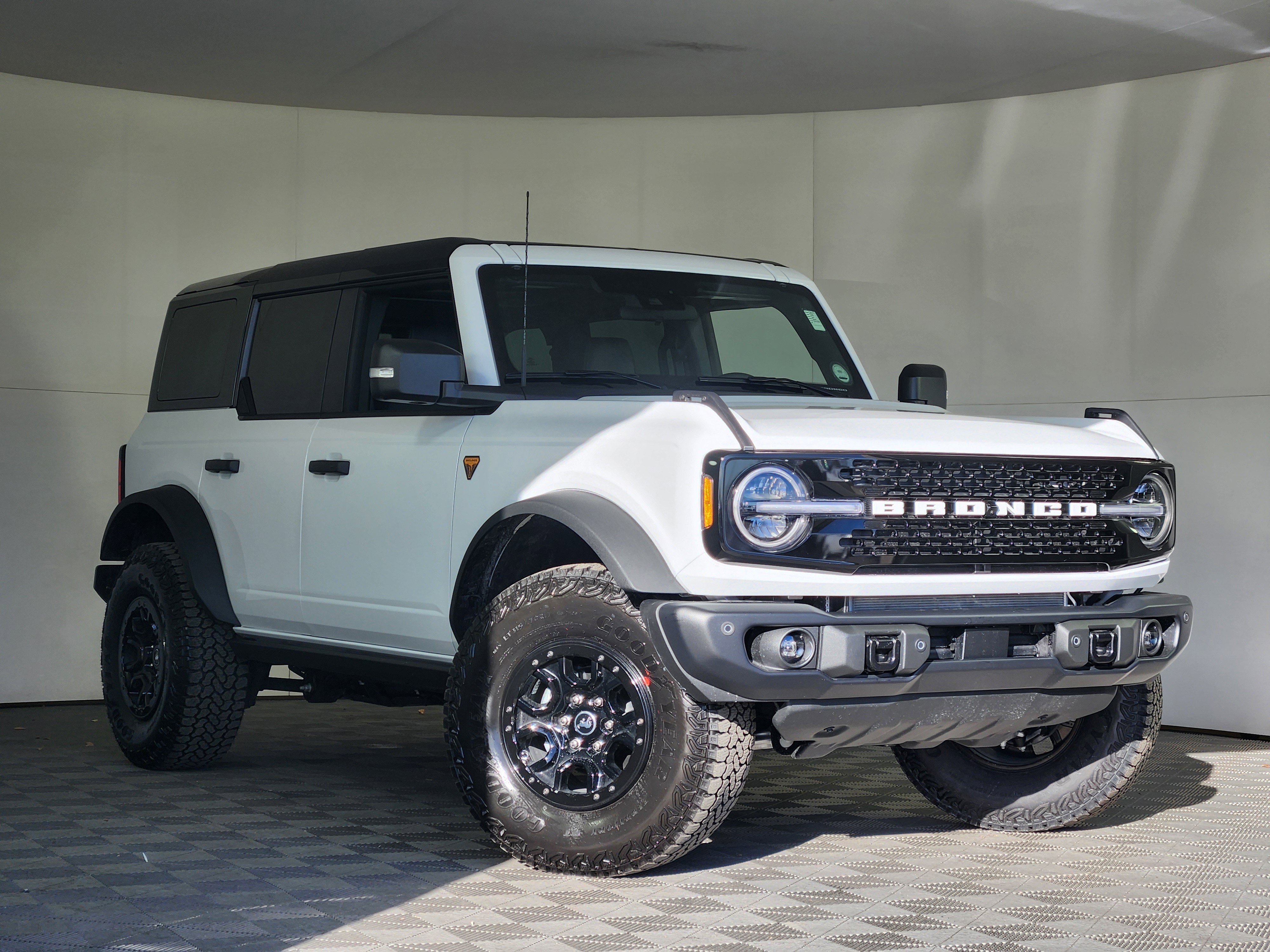New 2025 Ford Bronco Badlands image 1