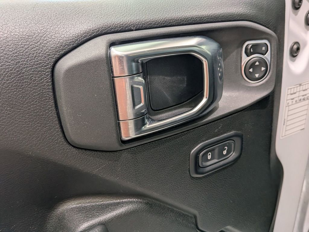 Used 2025 Jeep Wrangler Unlimited Rubicon AWD/4WD image 10
