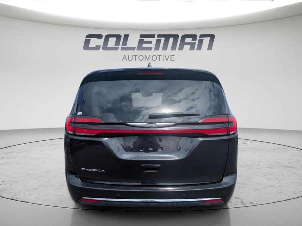 Used 2023 Chrysler Pacifica Touring-L FWD image 5
