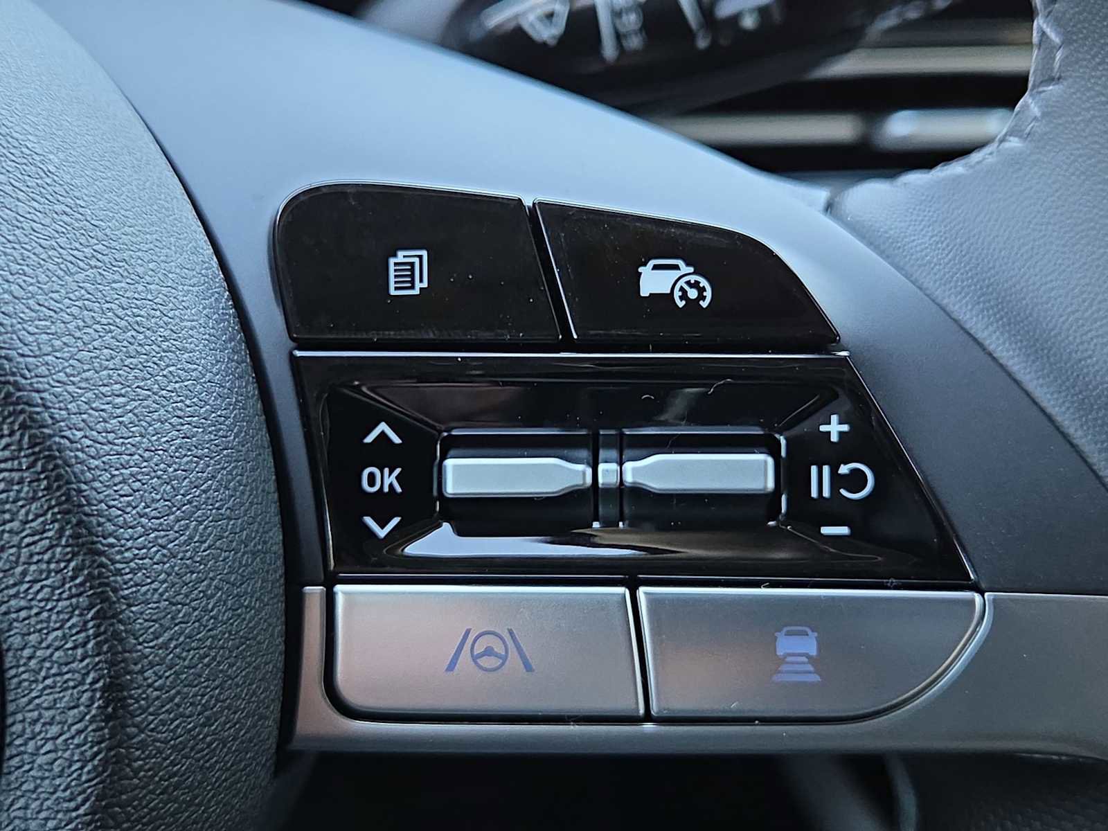 New 2026 Hyundai Elantra Limited image 25