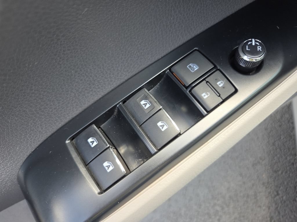 Used 2018 Toyota Camry XLE w/ Driver Assist Package FWD image 30