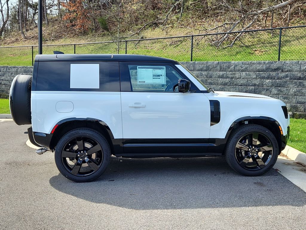 New 2026 Land Rover Defender 90 V8 image 11