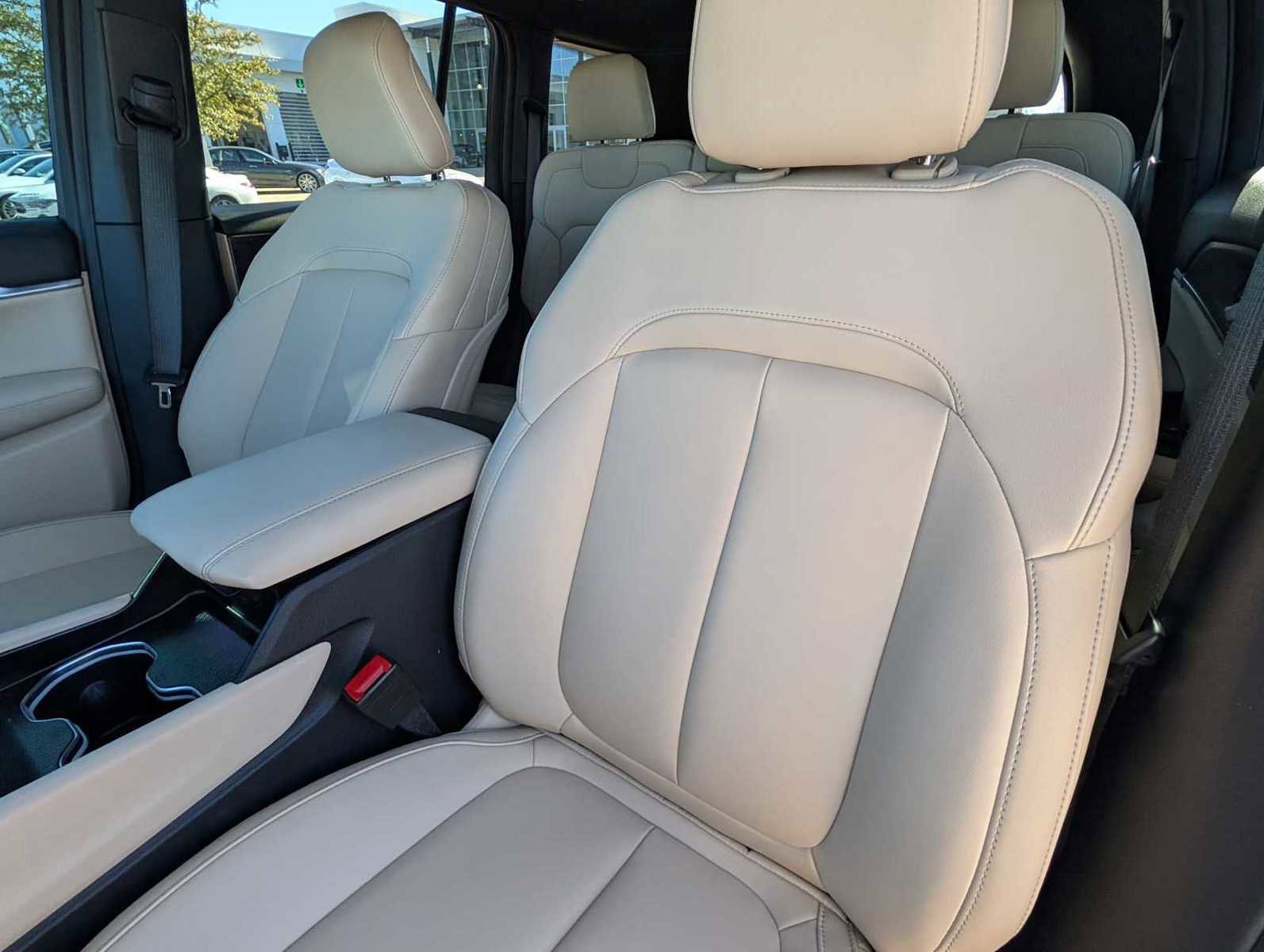 Used 2024 Jeep Grand Cherokee Limited image 16