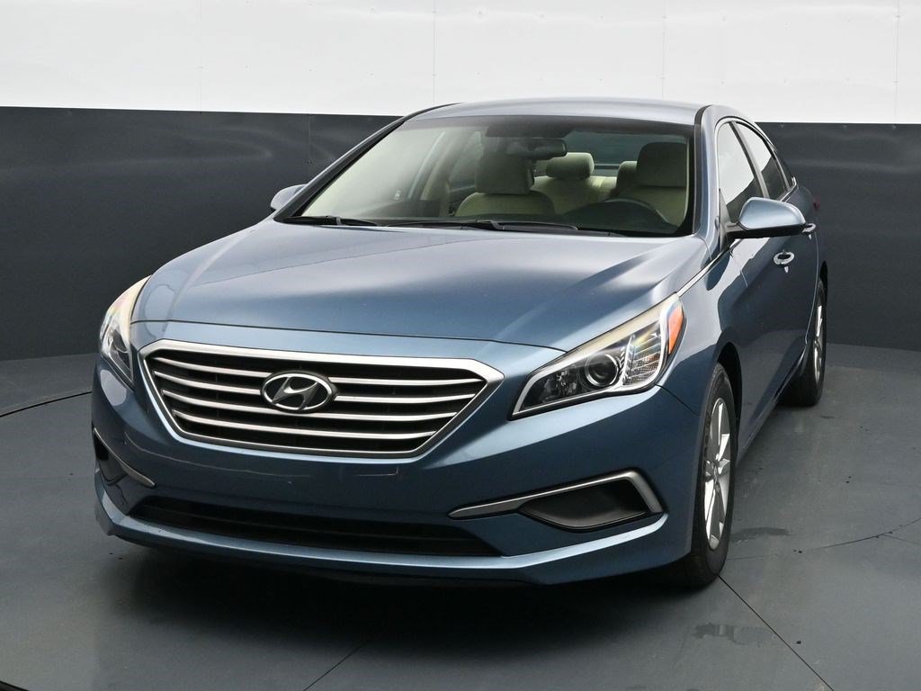 Used 2017 Hyundai Sonata SE FWD image 2