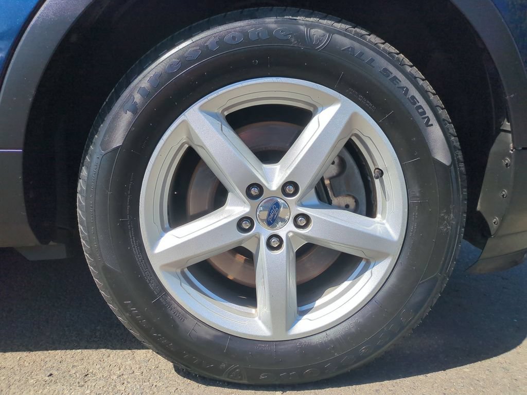 Used 2017 Ford Explorer XLT w/ Equipment Group 202A AWD/4WD image 9
