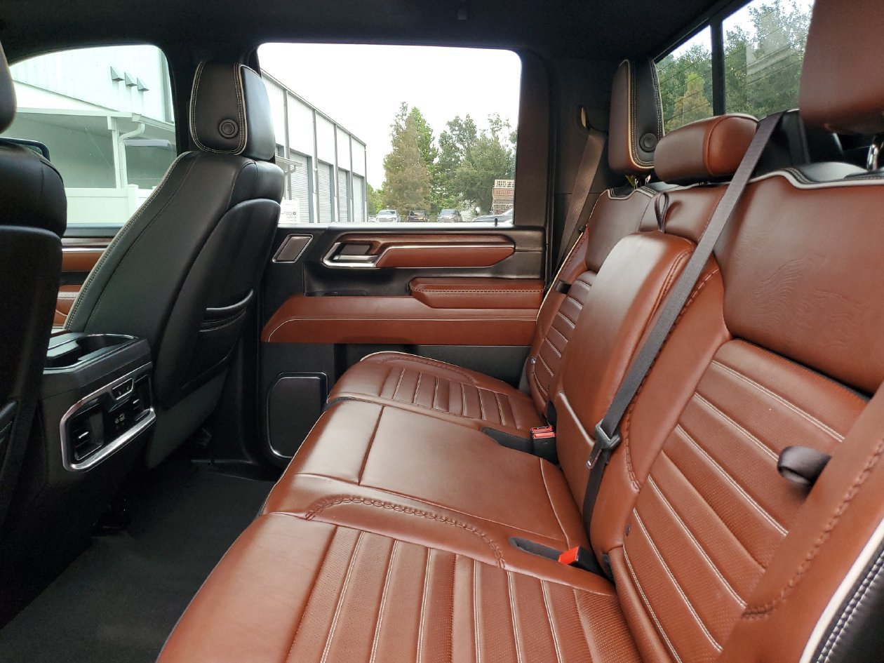 Used 2024 GMC Sierra 2500 Denali Ultimate AWD/4WD image 11
