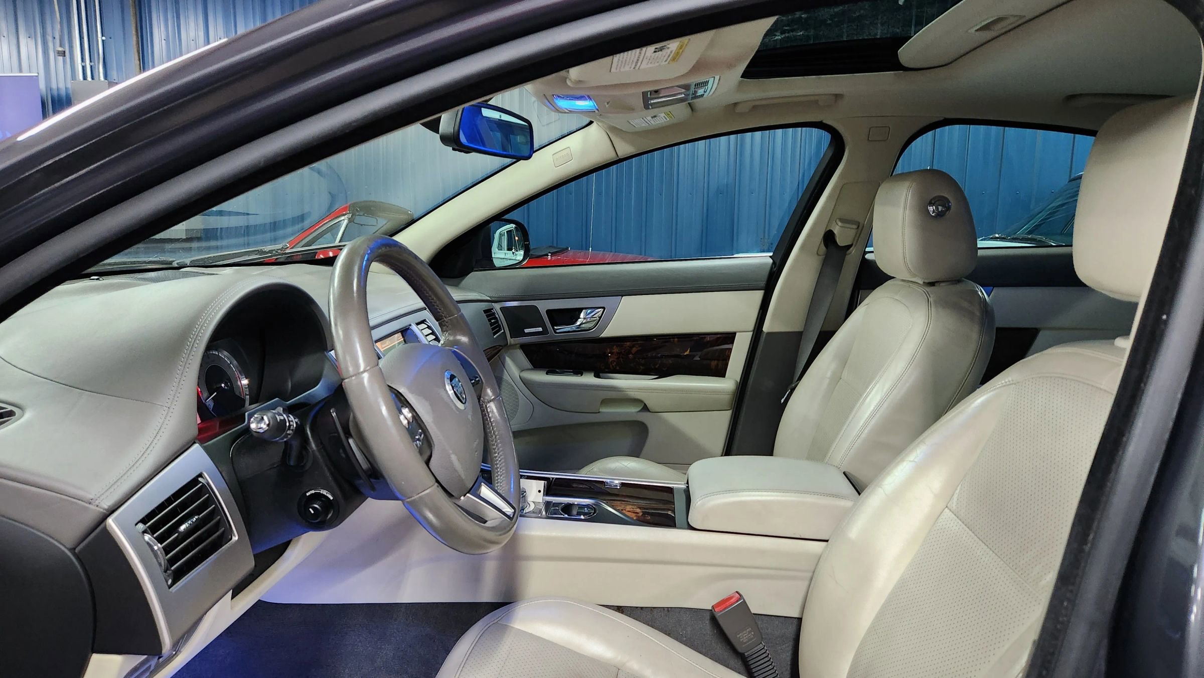 Used 2011 Jaguar XF Portfolio image 9