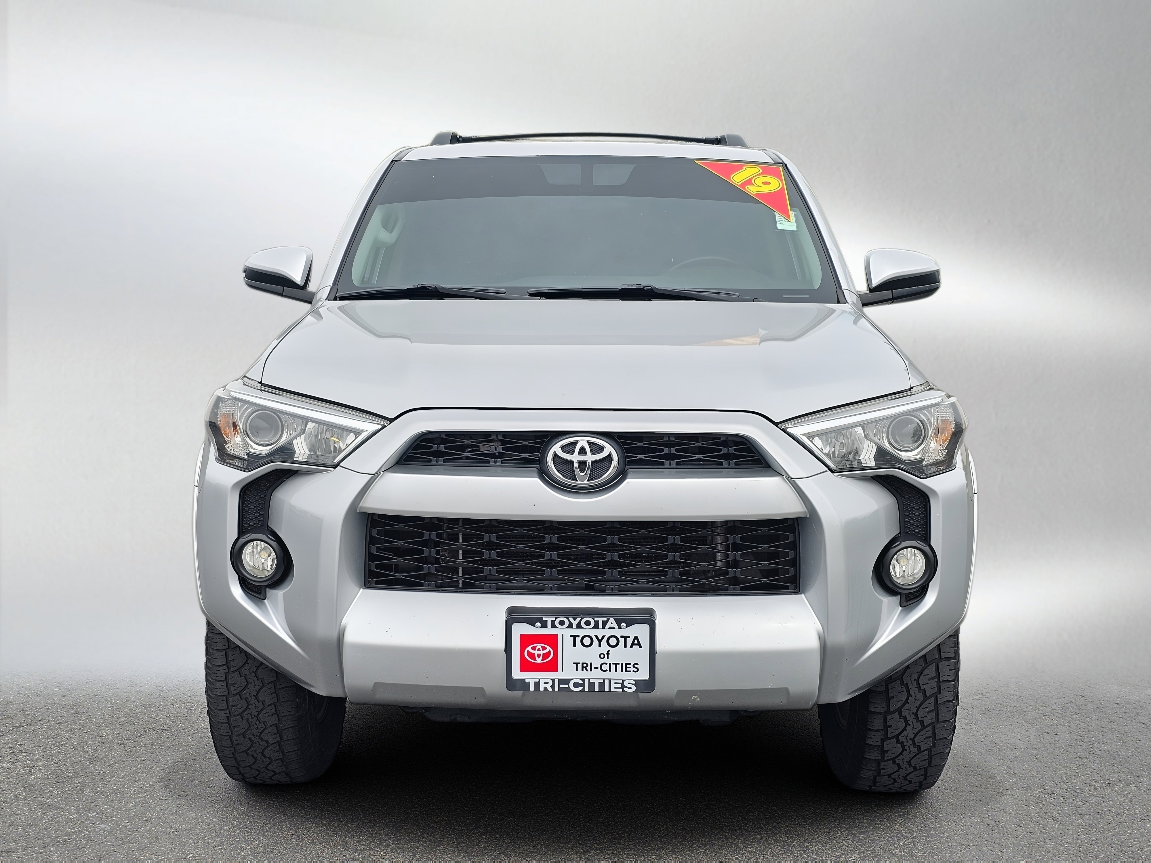 Used 2019 Toyota 4Runner SR5 AWD/4WD image 8