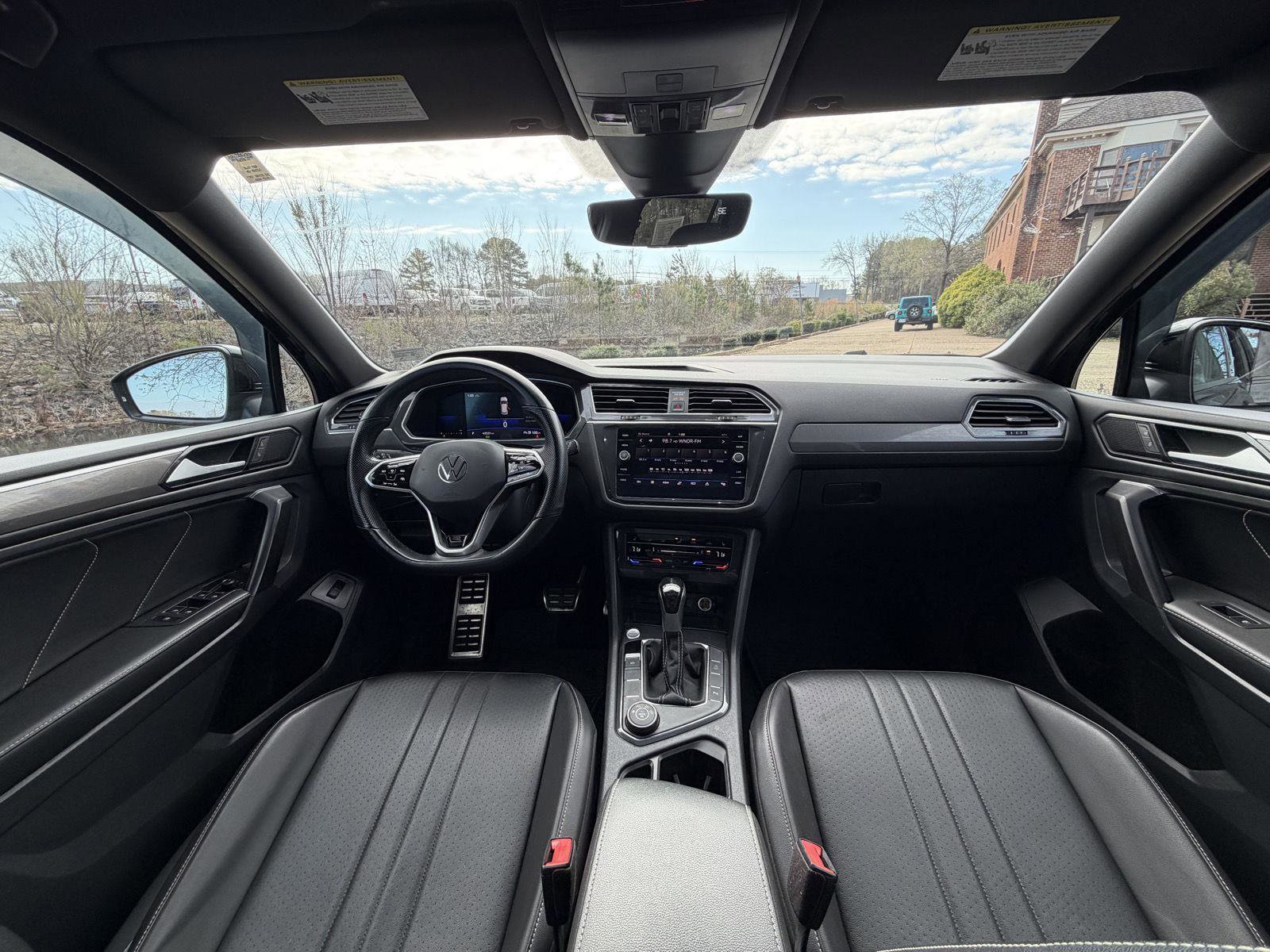 Used 2022 Volkswagen Tiguan SE R-Line image 10