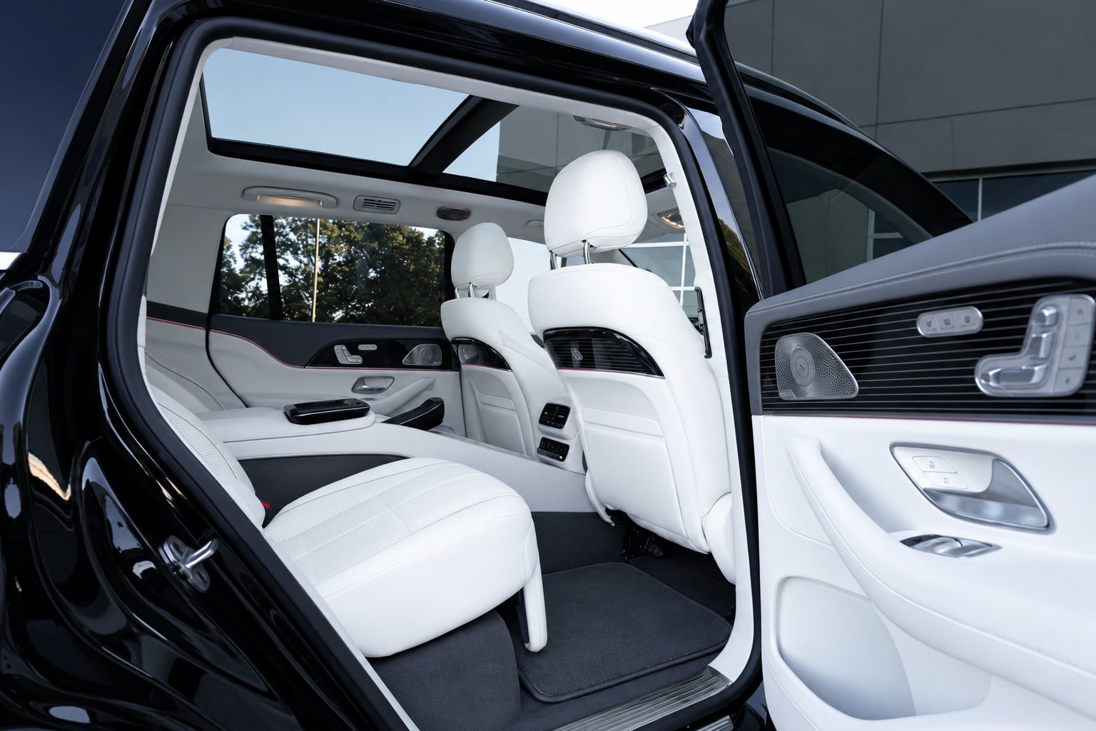 Used 2022 Mercedes-Benz Maybach GLS 600 4MATIC image 27