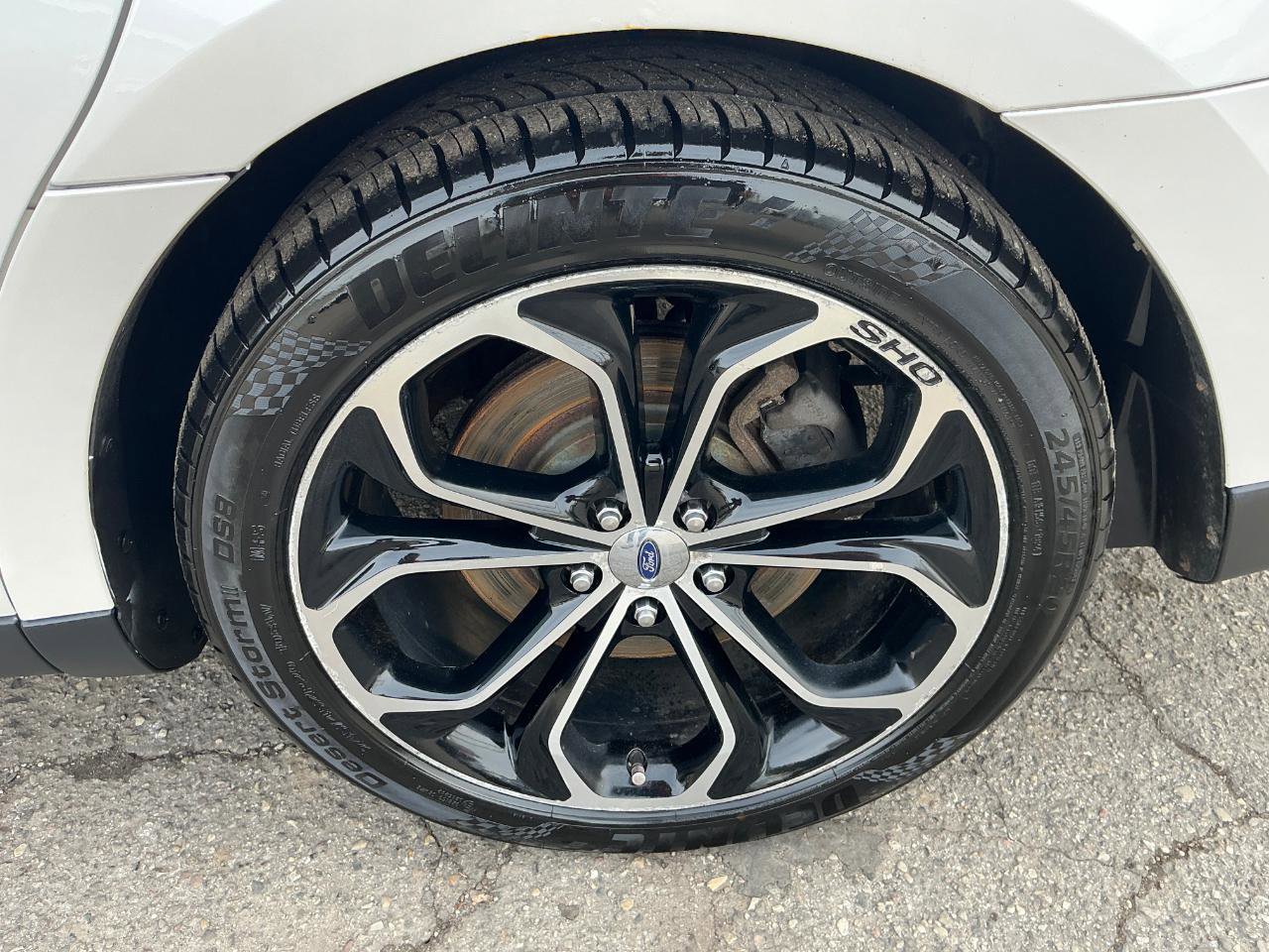 Used 2013 Ford Taurus SHO image 27