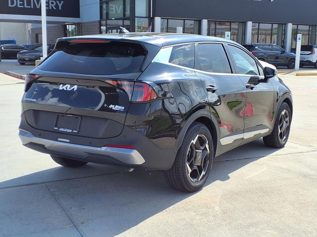 Used 2026 Kia Sportage EX FWD image 4