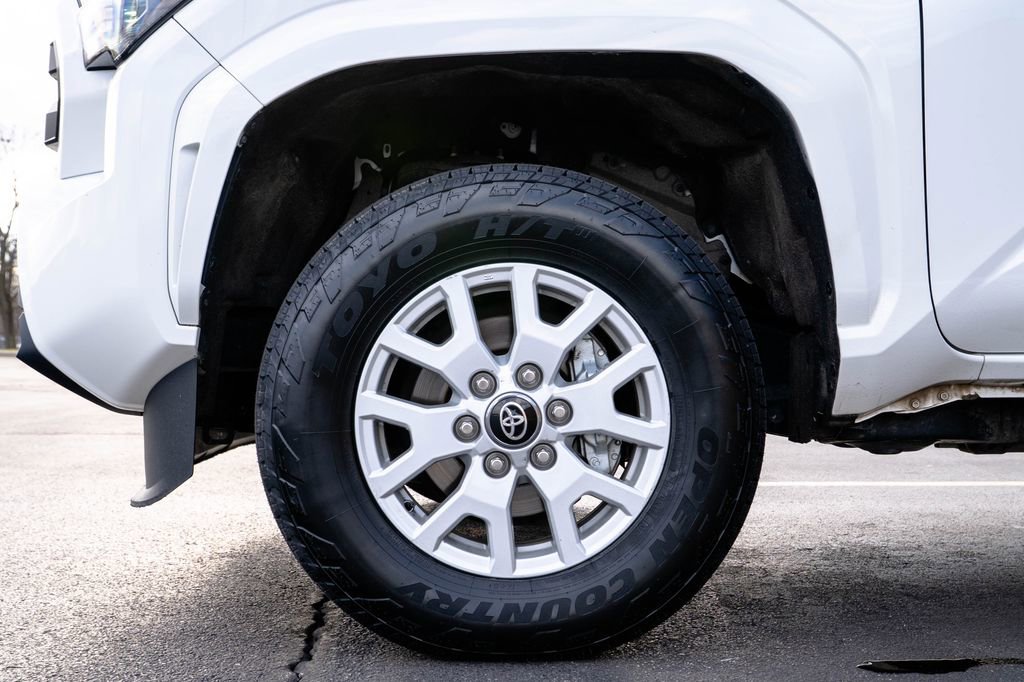 Used 2025 Toyota Tacoma SR5 AWD/4WD image 10