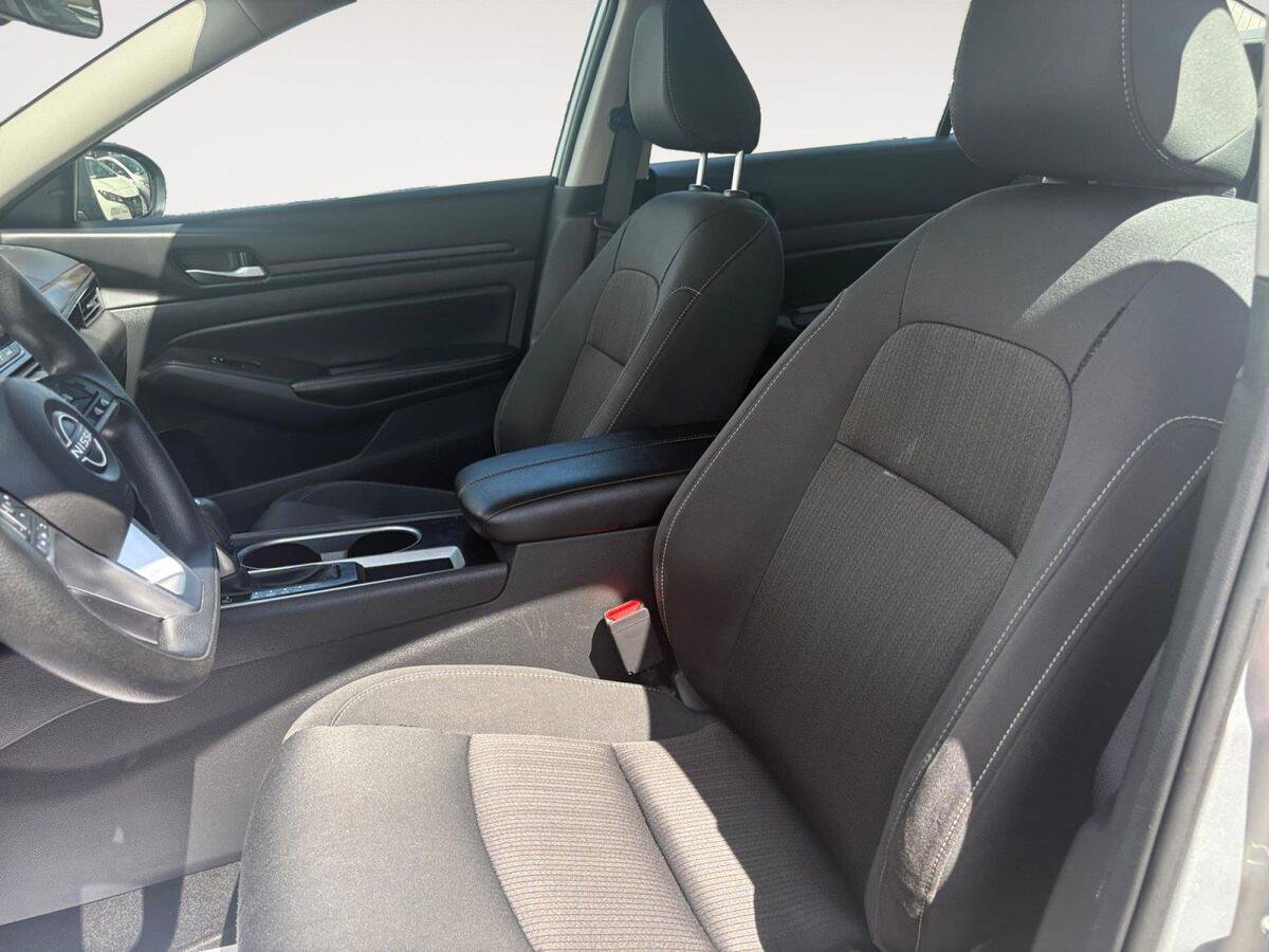 Used 2024 Nissan Altima 2.5 SV FWD image 9