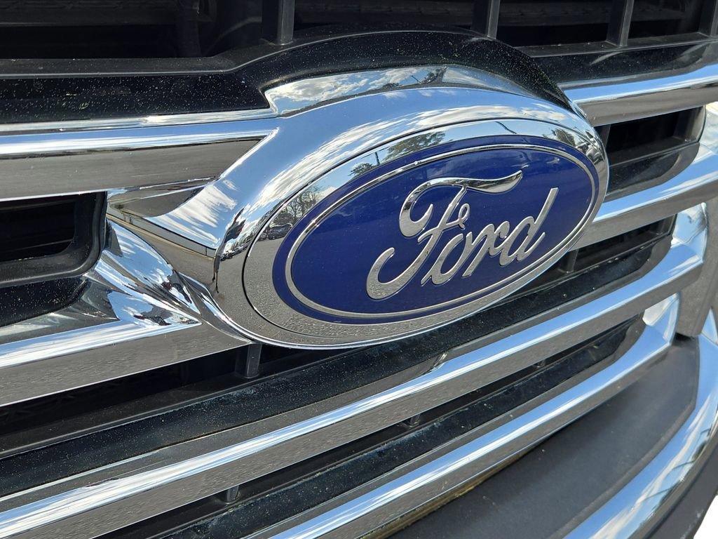 Used 2017 Ford F150 XLT w/ Equipment Group 302A Luxury image 4