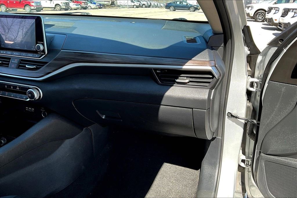 Used 2024 Nissan Altima 2.5 SV FWD image 27
