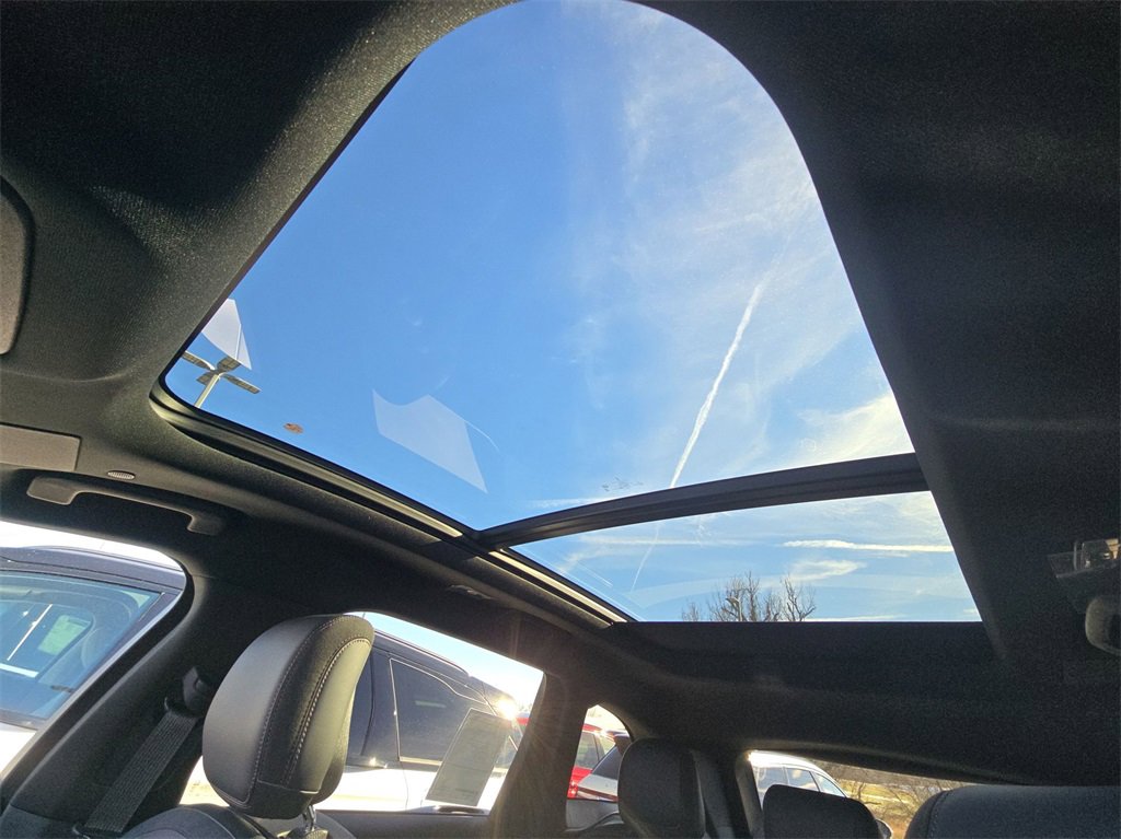 New 2025 Lincoln Nautilus Premier w/ Equipment Group 102A image 28