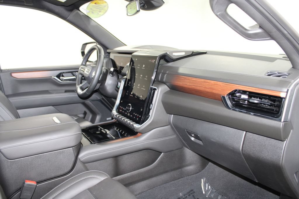 Used 2025 GMC Yukon XL Denali AWD/4WD image 32