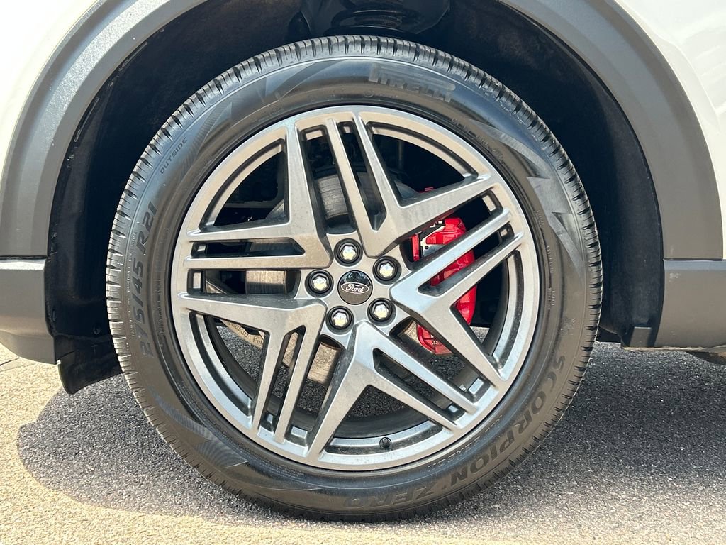 Used 2025 Ford Explorer ST-Line w/ ST-Line Street Pack AWD/4WD image 28