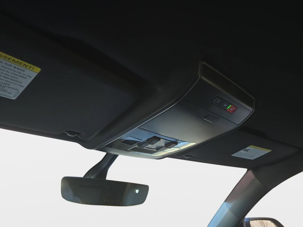 Used 2021 Volkswagen Atlas Cross Sport SE image 25