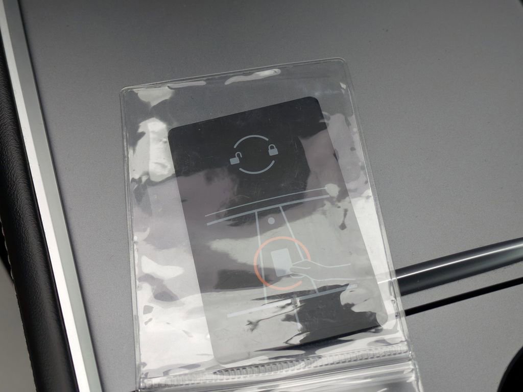 Used 2024 Tesla Model Y Performance image 31