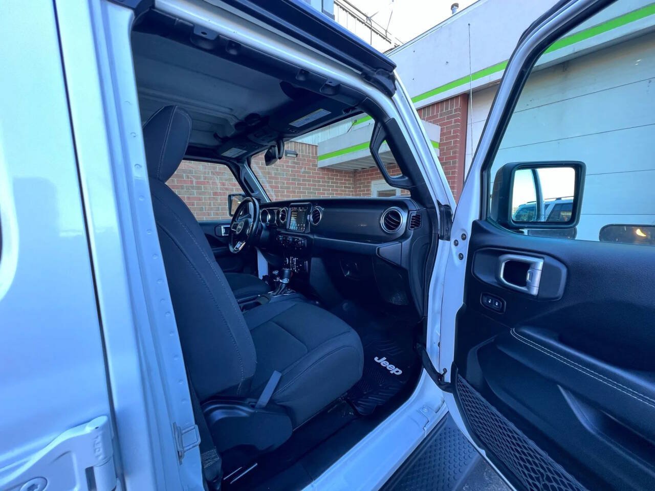 Used 2020 Jeep Wrangler Unlimited Sahara w/ Uconnect 4C Nav & Sound Group AWD/4WD image 20
