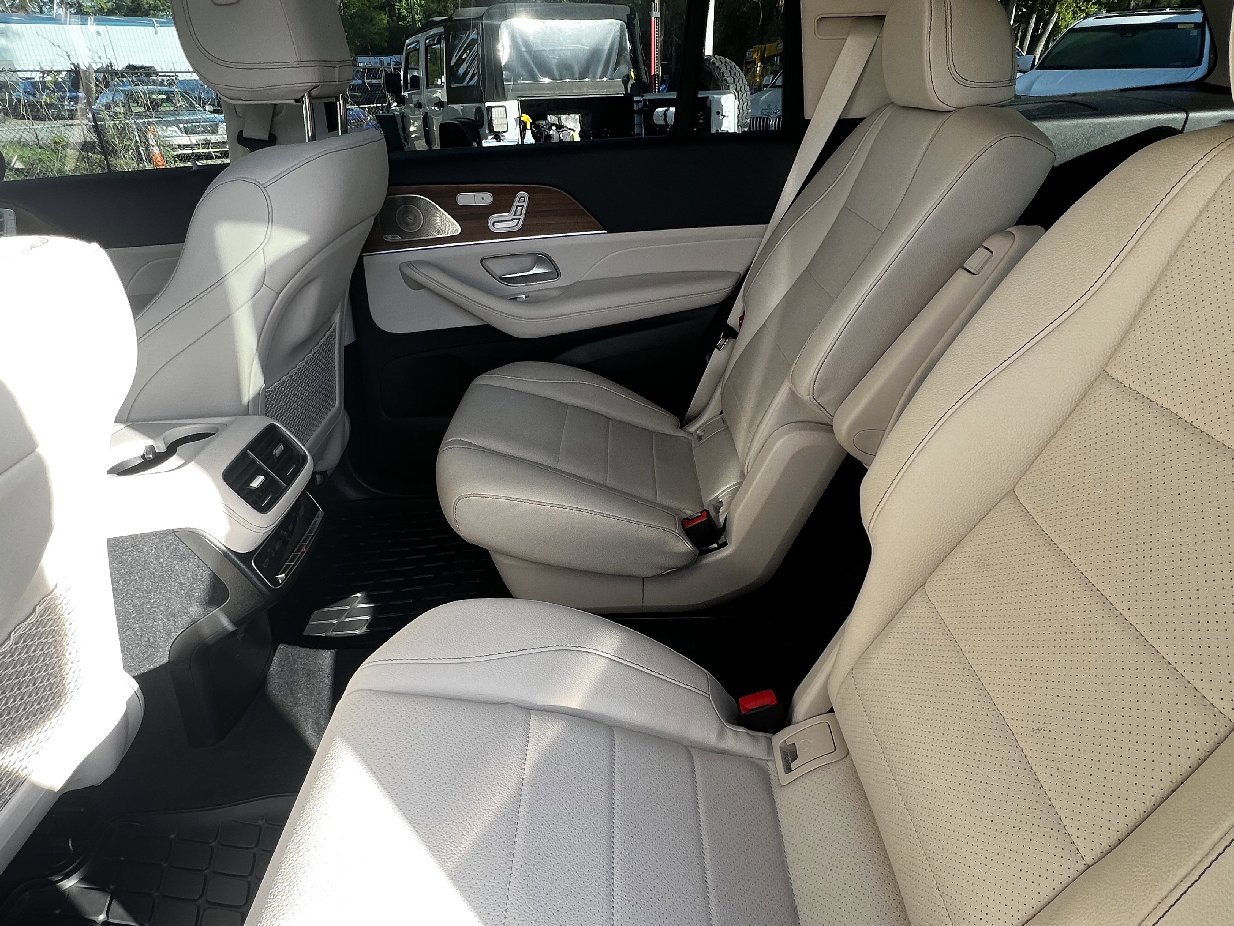 Used 2023 Mercedes-Benz GLS 450 4MATIC image 33