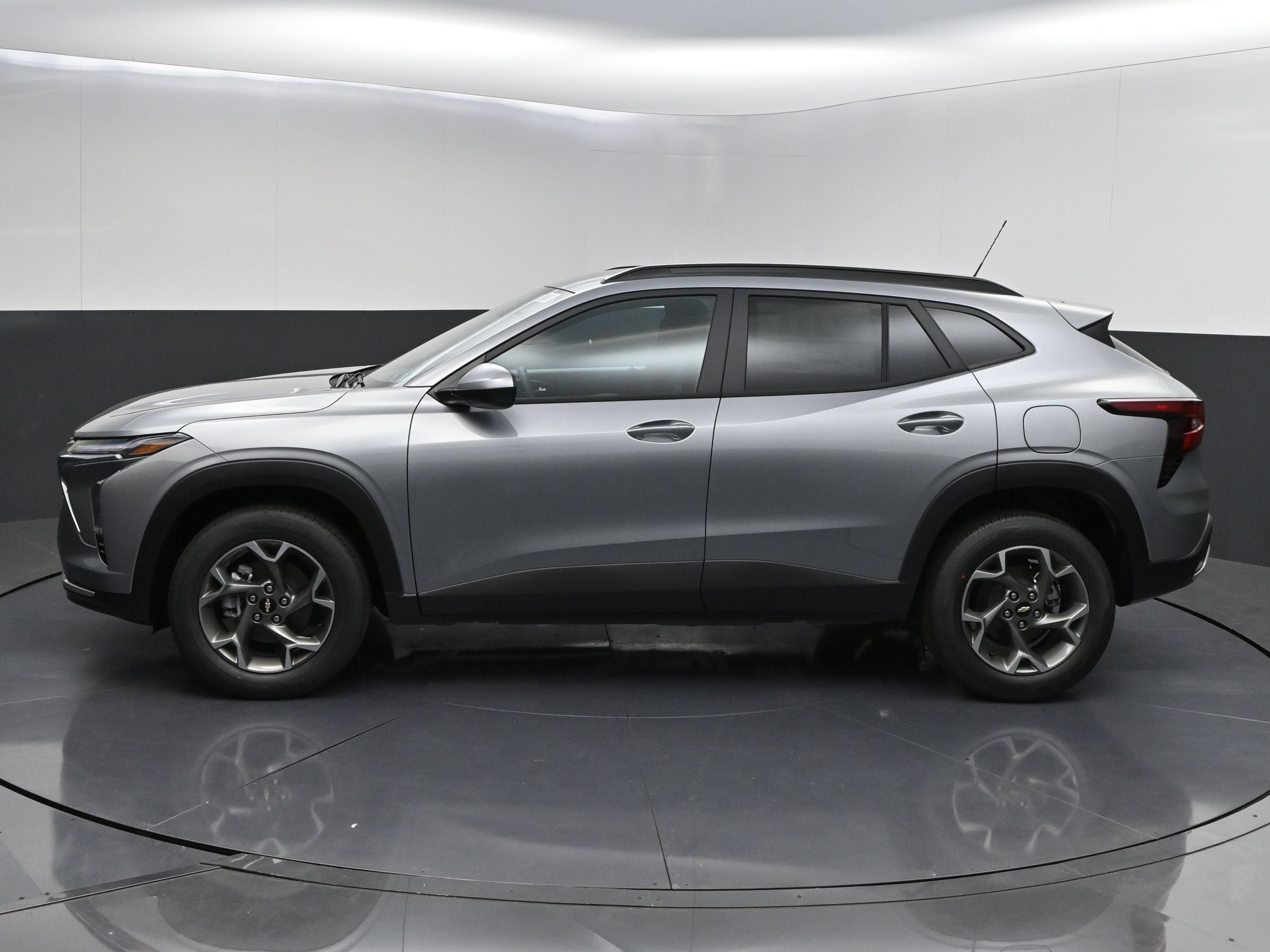 New 2026 Chevrolet Trax LT w/ Driver Confidence Package FWD image 4