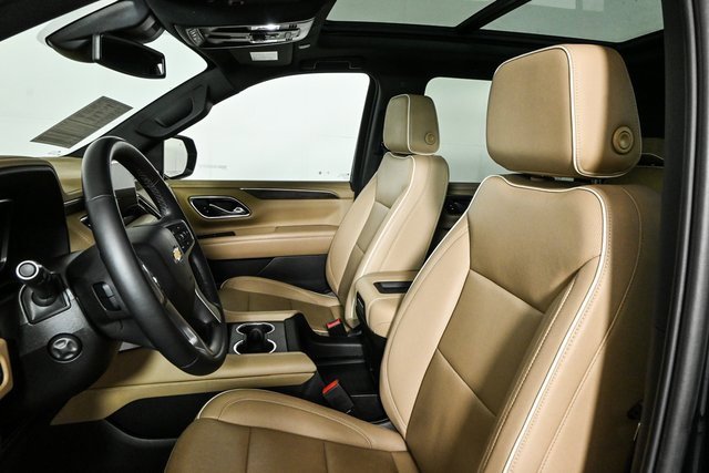 Used 2023 Chevrolet Suburban Premier image 2