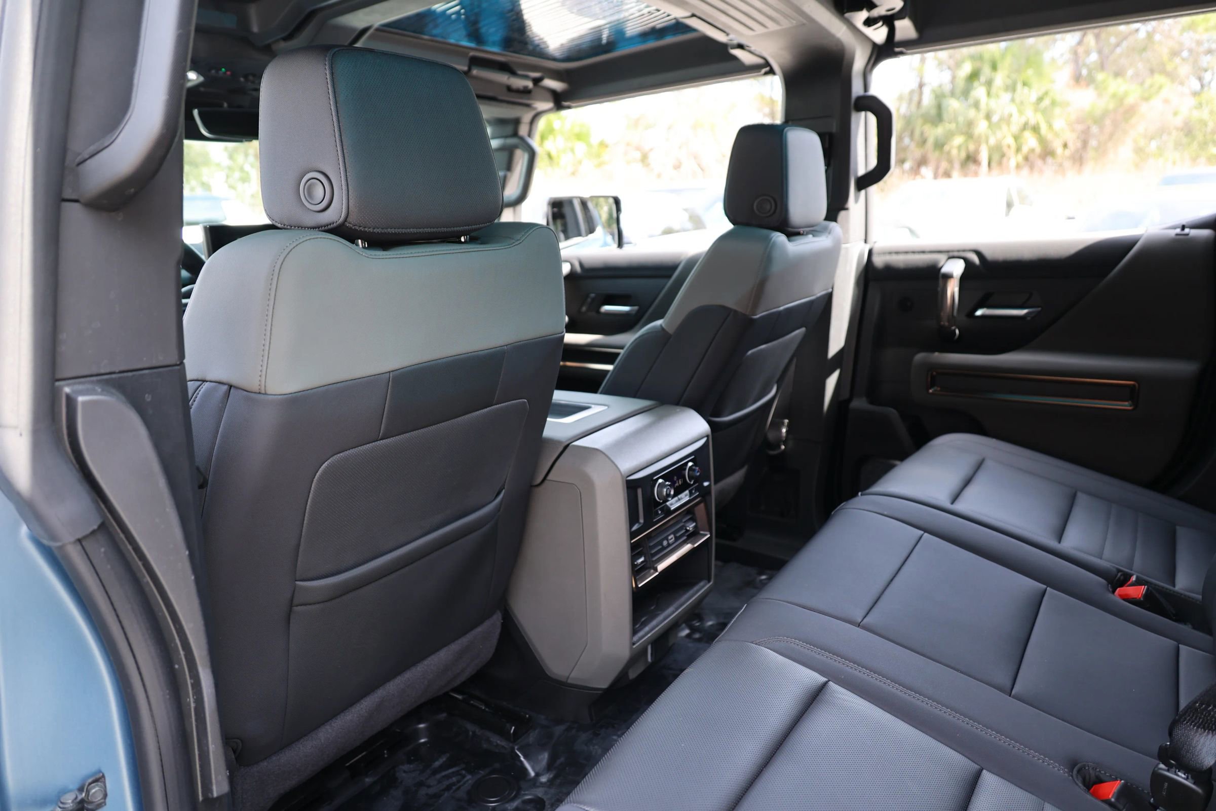 Used 2024 GMC Hummer EV 3X w/ Omega Edition AWD/4WD image 32