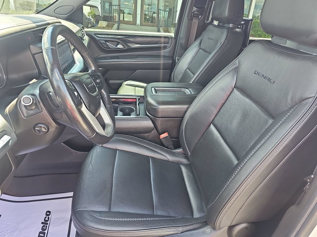 Used 2021 GMC Yukon XL Denali w/ Denali Premium Package AWD/4WD image 14