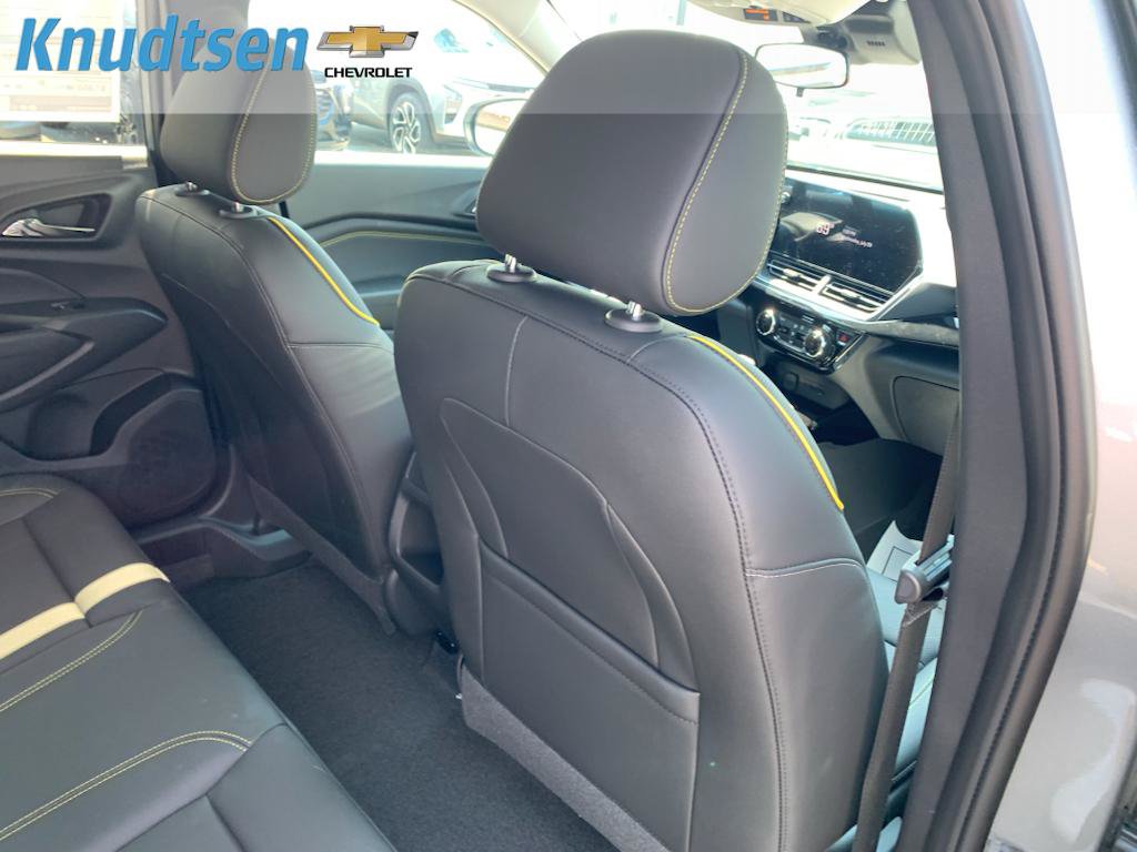 New 2026 Chevrolet Trax ACTIV w/ Sunroof Package FWD image 14