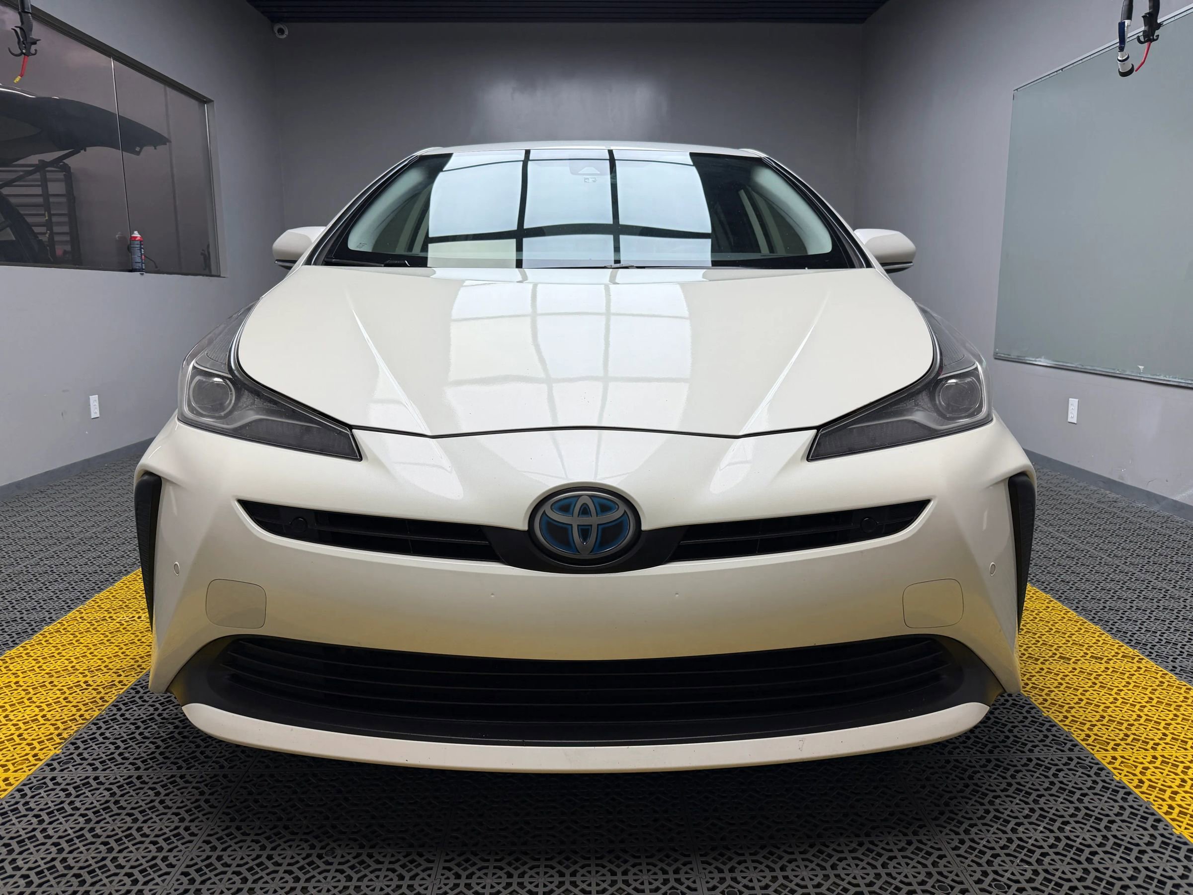 Used 2019 Toyota Prius LE image 3