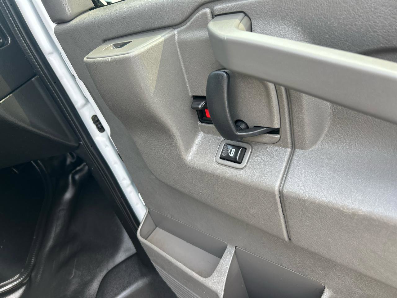 Used 2018 GMC Savana 2500 w/ Driver Convenience Package RWD image 17