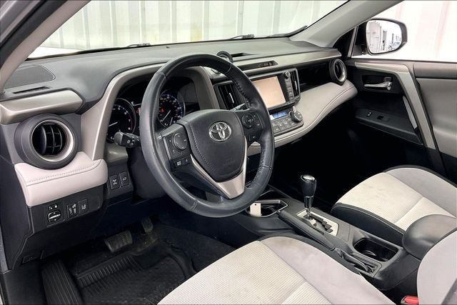 Used 2018 Toyota RAV4 XLE AWD/4WD image 17