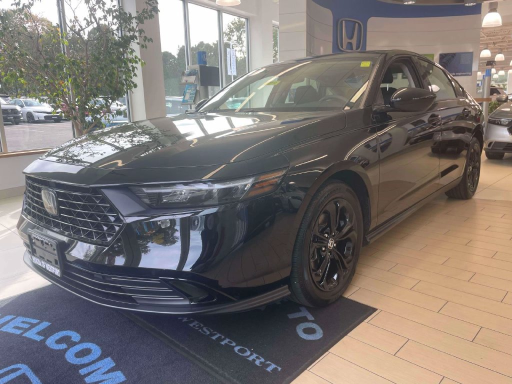 Used 2025 Honda Accord SE image 2