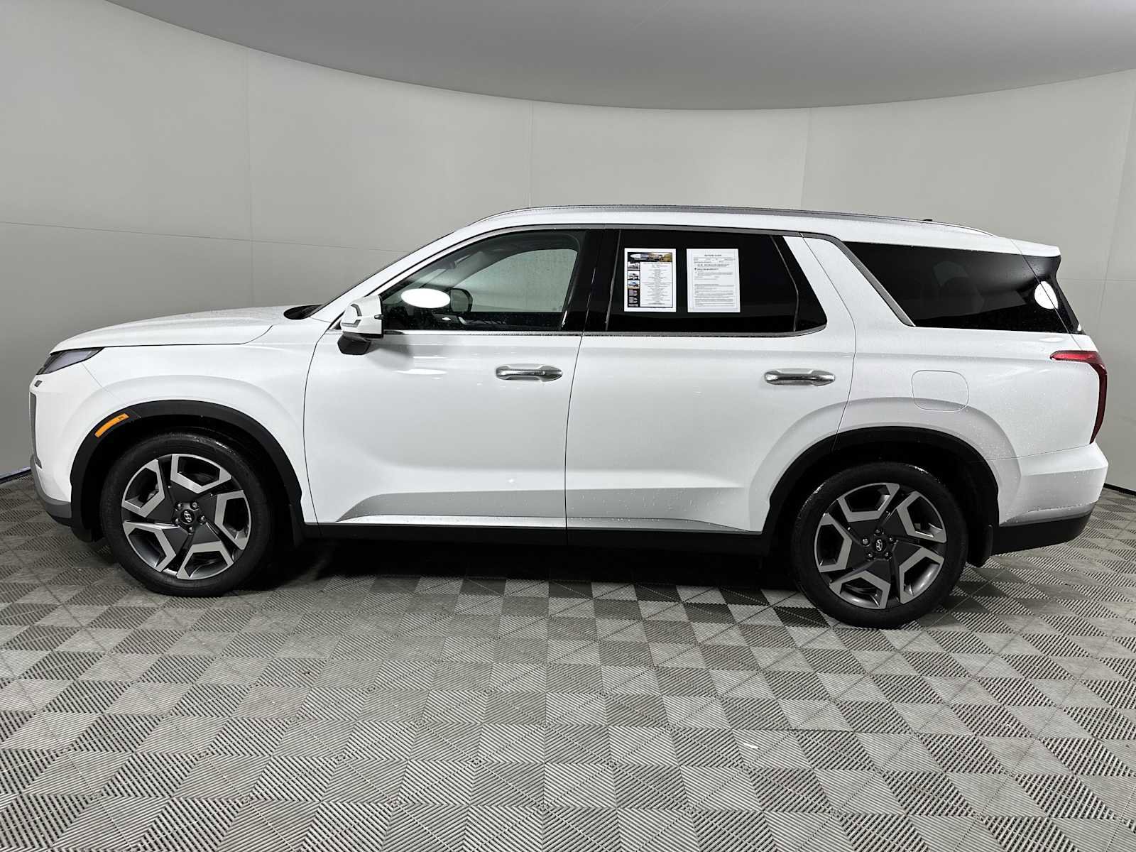 Used 2025 Hyundai Palisade SEL FWD image 5