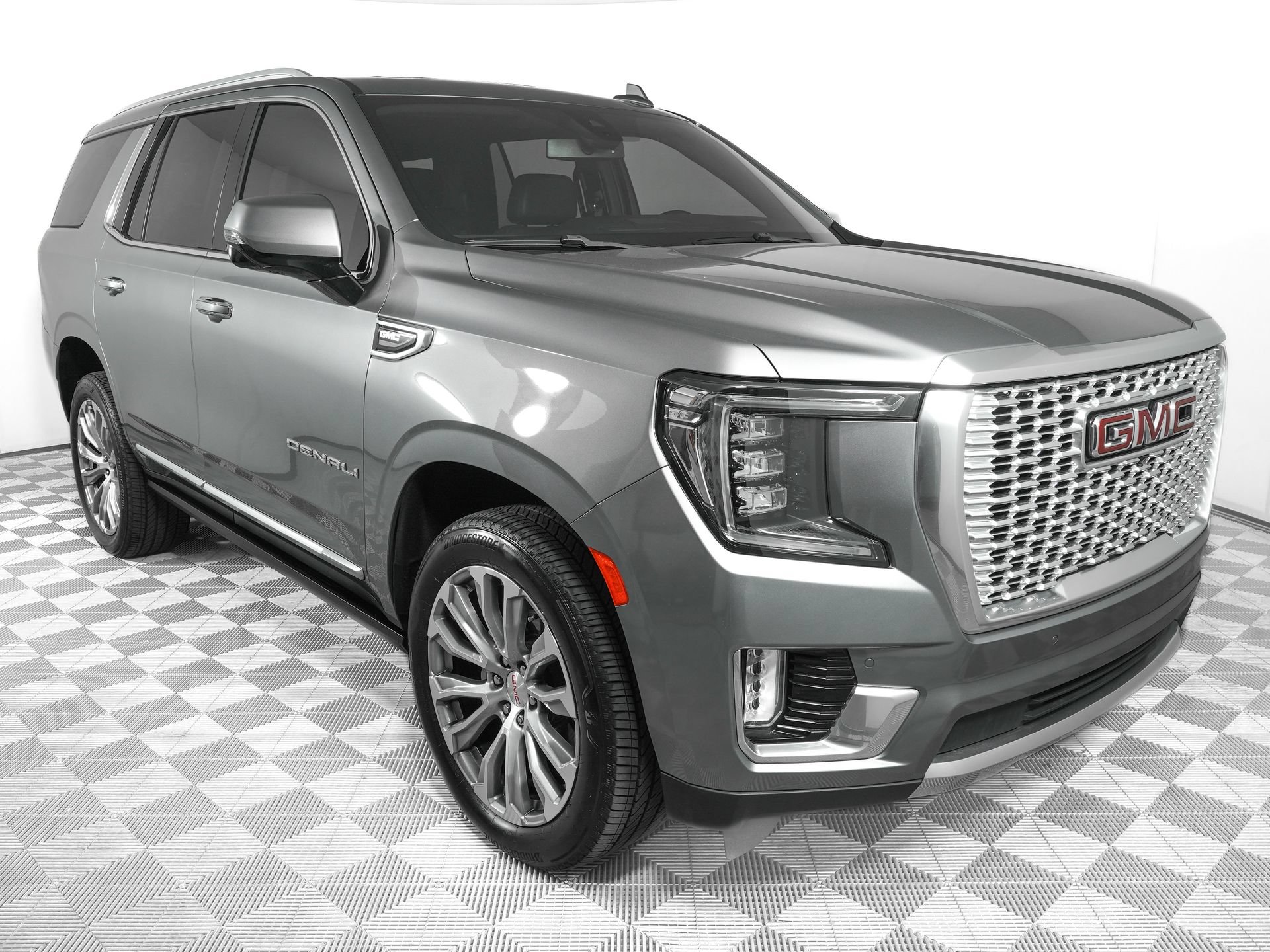 Used 2022 GMC Yukon Denali RWD image 2